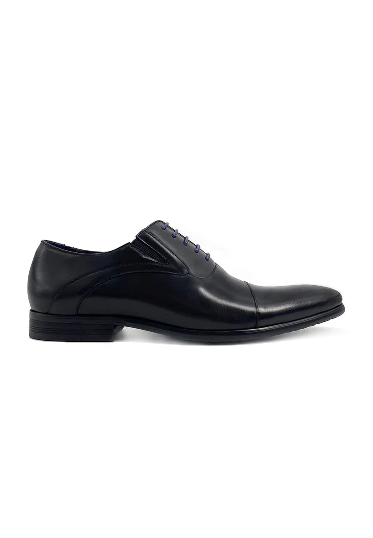 Timeless Sleek Lace-up Oxford